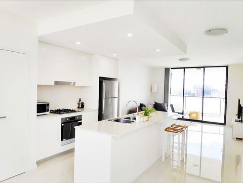 Stylish Liverpool 2Bed 2Bath Apartment -Skyline Views! -Masks Provided - Accommodation Redcliffe 2