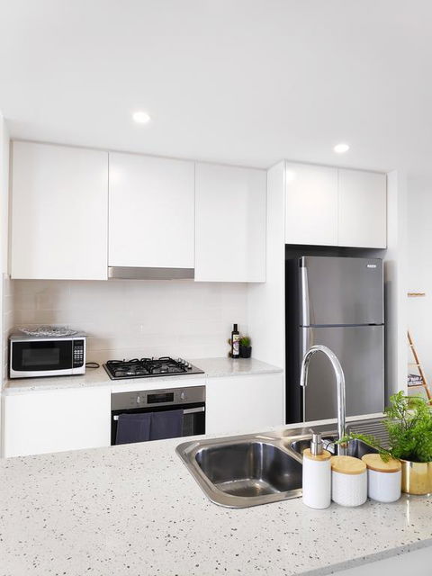 Stylish Liverpool 2Bed 2Bath Apartment -Skyline Views! -Masks Provided - Accommodation Redcliffe 3