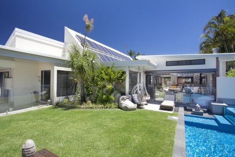 Stylish Luxury Home To Fit The Whole Family - Accommodation Redcliffe 3