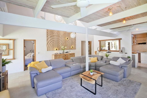 Stylish Luxury Home To Fit The Whole Family - Accommodation Redcliffe 2