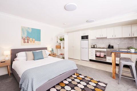 Stylish Manly Studio With BBQ Terrace And Parking - Accommodation Redcliffe 1