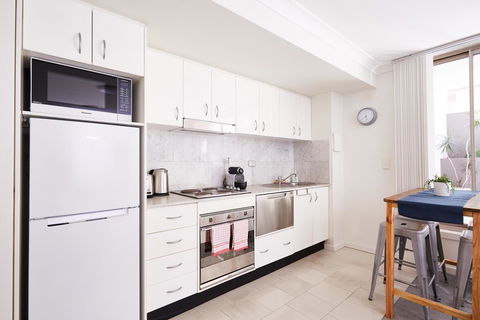 Stylish Manly Studio With BBQ Terrace And Parking - Accommodation Redcliffe 2