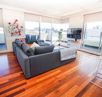 Stylish Modern 3BD Retreat at an Amazing Location - Accommodation Redcliffe