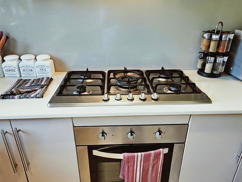 Stylish Private Bathroom-Luxurious Modern Big Home - Accommodation Redcliffe 1
