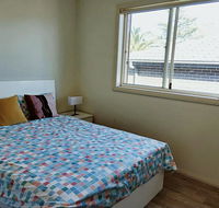 Stylish Private Bathroom-Luxurious modern big home - Accommodation Redcliffe