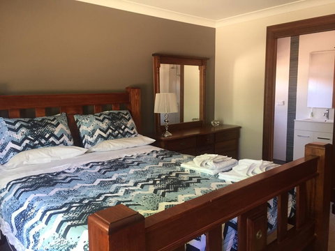 Sudbury - Accommodation Redcliffe 1