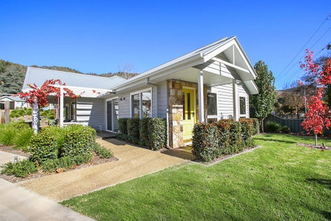 Summer Home - Our Place At Bright - Accommodation Redcliffe 0