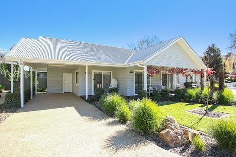 Summer Home - Our Place At Bright - Accommodation Redcliffe 3