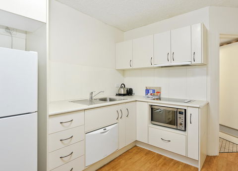 Summit Apartments - Accommodation Redcliffe 3