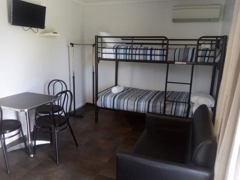Summit Cabin - Accommodation Redcliffe 1