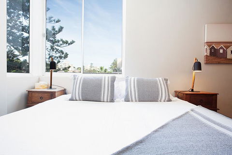 Sun Drenched Ocean View Apartment - Accommodation Redcliffe 2