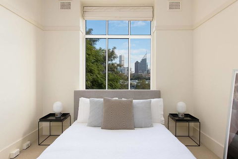 Sun-filled Apartment With Stunning Harbour Views H353 - Accommodation Redcliffe 3