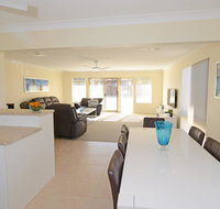 Sunbakers - Accommodation Redcliffe