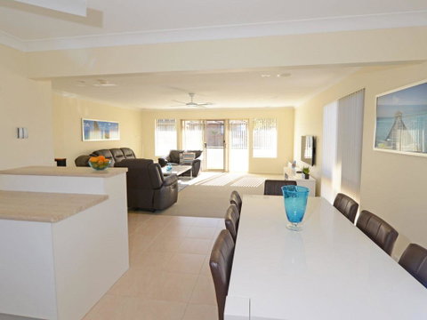 Sunbakers - Accommodation Redcliffe 0