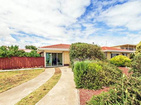 Sun & Sea - Accommodation Redcliffe 0