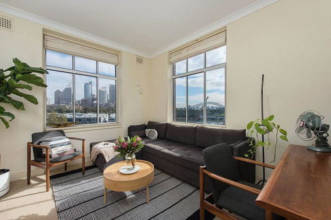 Sun-filled Apartment With Stunning Harbour Views H353 - Accommodation Redcliffe 0