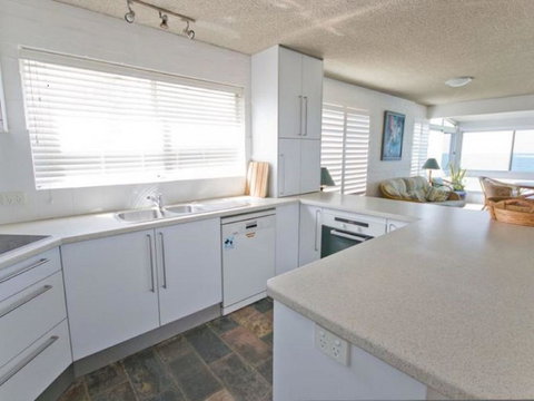 Suncrest 3 - Accommodation Redcliffe 3