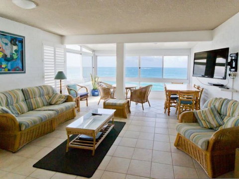 Suncrest 3 - Accommodation Redcliffe 2