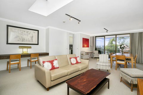 Sunny And Spacious Two Bedroom Apartment - SPF13 - Accommodation Redcliffe 0