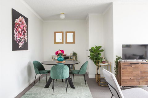 Sunny Apartment In Quiet And Green Neighbourhood - Accommodation Redcliffe 2