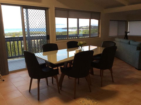 Sunnyside Holiday Home - Accommodation Redcliffe 3
