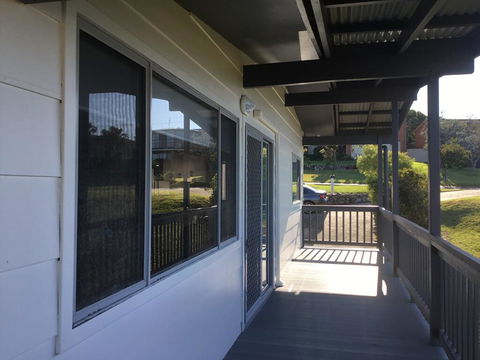 Sunnyside Holiday Home - Accommodation Redcliffe 2