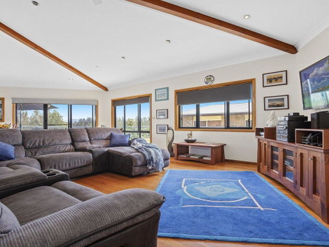 SunRay On Orama - Spacious With Great Views - Accommodation Redcliffe 2