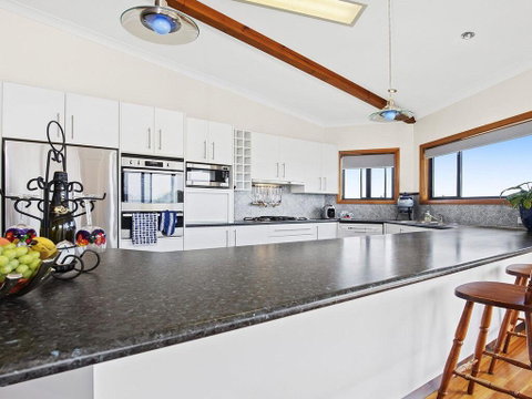 SunRay On Orama - Spacious With Great Views - Accommodation Redcliffe 1