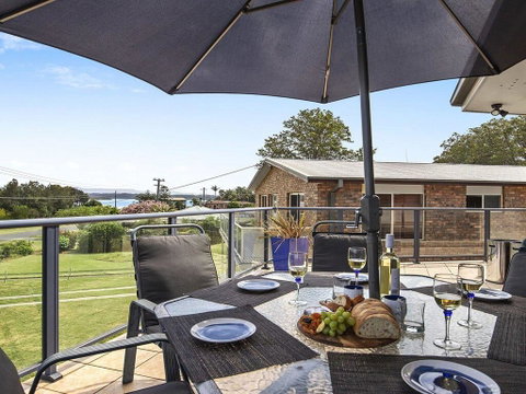 SunRay On Orama - Spacious With Great Views - Accommodation Redcliffe 0