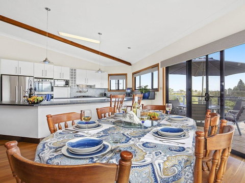 SunRay On Orama - Spacious With Great Views - Accommodation Redcliffe 3