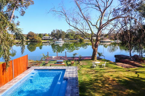 Sunset Lodge - Accommodation Redcliffe 0