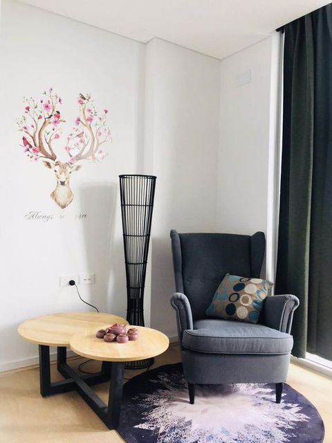 Sunset View 2 Bedroom Apt Next To Station - Accommodation Redcliffe 3