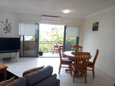 Sunshine Towers Holiday Apartments - Accommodation Redcliffe 2