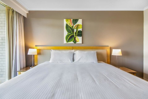 Super Convenient Apartment With Garden Views - Accommodation Redcliffe 1