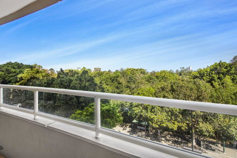 Super Convenient Apartment With Garden Views - Accommodation Redcliffe 0