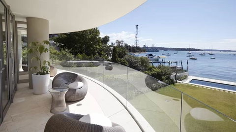 Superb 3 Bedroom, 2 Bathroom First Level Waterfront - Accommodation Redcliffe 3