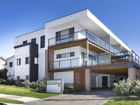 Surf Beach Townhouse - Accommodation Redcliffe 0