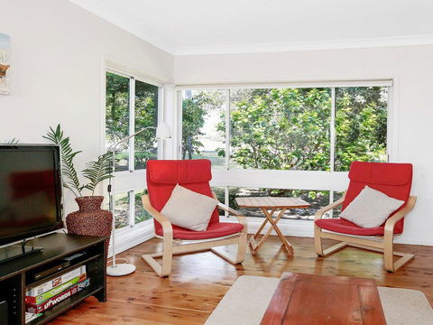 Surf Beach Views - Quiet Position, Close To Beach - Accommodation Redcliffe 0