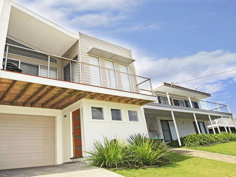 Surf Mist - Contemporary Seaside Duplex - Accommodation Redcliffe 0