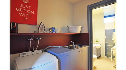 SURF SOUNDS - Accommodation Redcliffe 3