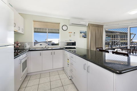 Surfcomber On The Beach - Accommodation Redcliffe 2
