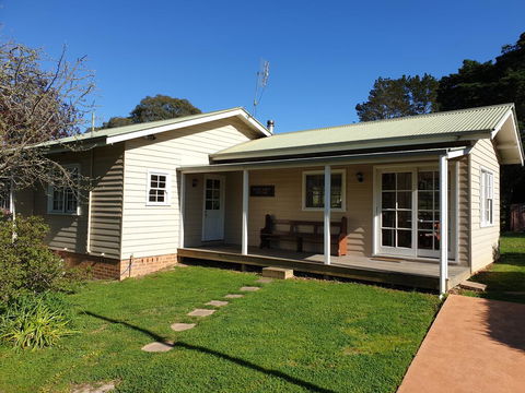 Sutton Forest Cottage - Accommodation Redcliffe 0