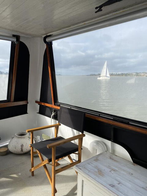 Swamp Fox Luxury 2BR Dutch Barge - Accommodation Redcliffe 3