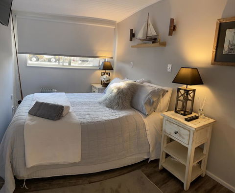 Swamp Fox Luxury 2BR Dutch Barge - Accommodation Redcliffe 1