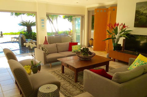Tali Oak Beach House - Accommodation Redcliffe 1