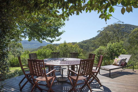 Taliesin - Beautiful 4 Bedroom Home With Amazing Views! - Accommodation Redcliffe 0