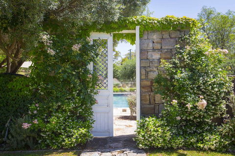 Talits Vineyard Estate - Accommodation Redcliffe 2