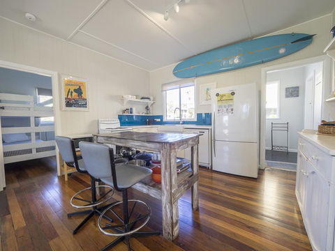Tallowood Beachfront Cottage - Accommodation Redcliffe 3