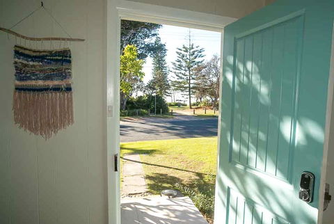 Tallowood Beachfront Cottage - Accommodation Redcliffe 2