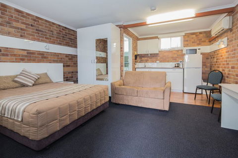 Tally Ho Motor Inn - Accommodation Redcliffe 0